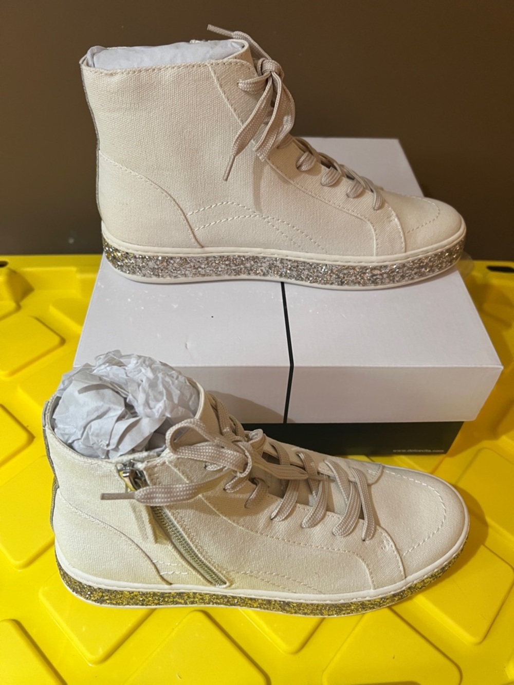 Dolce Vita Loreli Canvas Sneakers with Sparkle trim Women’s Sz 8 NEW